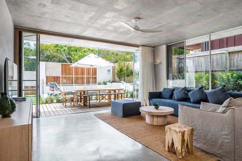 Your Luxury Escape - Driftwood Three At Clarkes Beach - e-Seniors 2