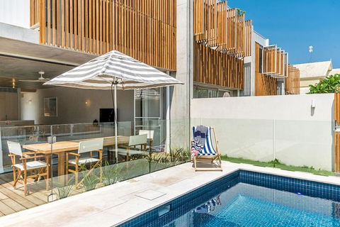 Your Luxury Escape - Driftwood Three At Clarkes Beach - e-Seniors 1