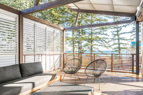 Your Luxury Escape - On The Bay - Stunning Beachfront Apartment - e-Seniors 1