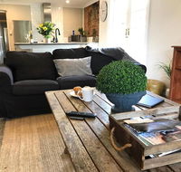 YSG The Edward Townhouse 151 - Walk To Town - e-Seniors