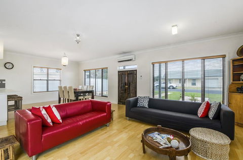 Zaahira House - e-Seniors 1