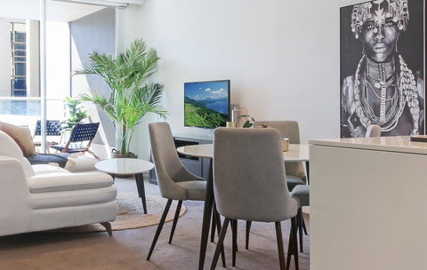 Lux 2BR On Hindmarsh SQ - e-Seniors 1