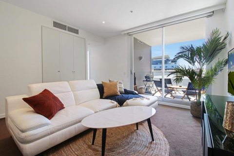 Lux 2BR On Hindmarsh SQ - e-Seniors 3