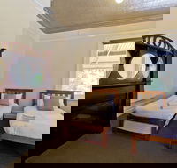 Deloraine Hotel - e-Seniors