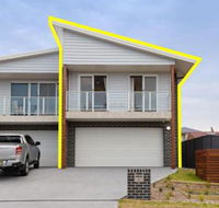 Birubi Breezes 2 / 7 Fitzroy St. Large Duplex with Air Conditioning WIFI  only 5 minute walk to the beach - e-Seniors