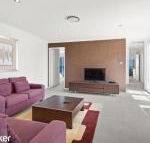 Absolute Waterfront at Anna Bay - e-Seniors