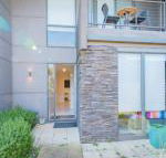 Stylish 3 Bedroom Condo - e-Seniors