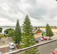 Spacious Apartment with Sea Views - e-Seniors