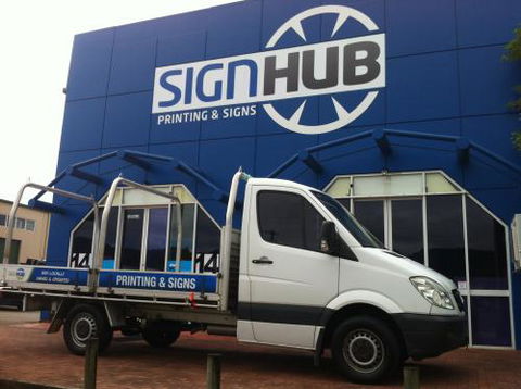 Signhub–Printing & Signs - e-Seniors 0